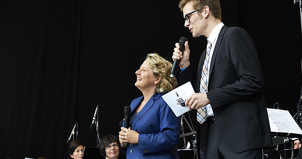 ... Politiker mit Studierenden